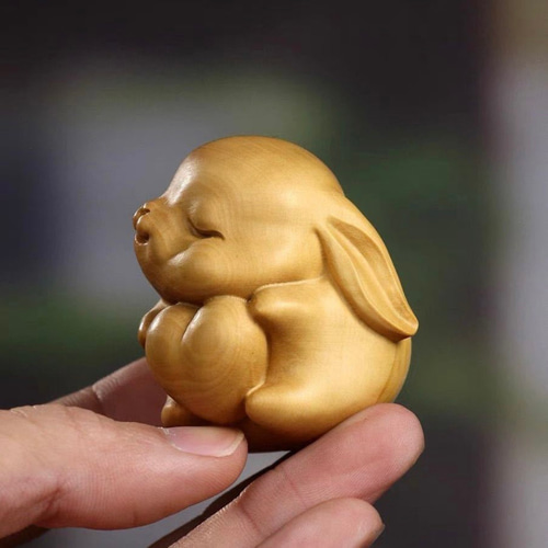 根付柘植　三うさぎ(見、言、聞いてうさぎ）の彫刻　黄楊繊細彫刻置木製 根付柘植 三うさぎ(見、言、聞いてうさぎ）の彫刻 黄楊繊細彫刻置木製