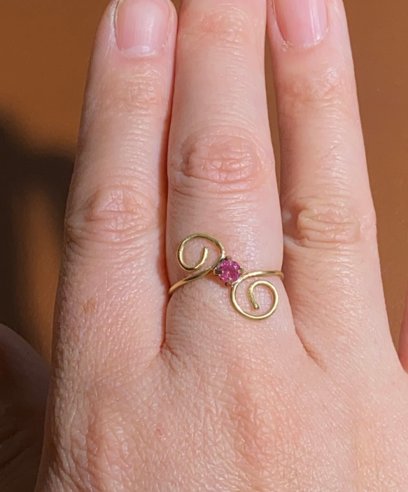 真鍮とルビーの指輪 3枚目の画像