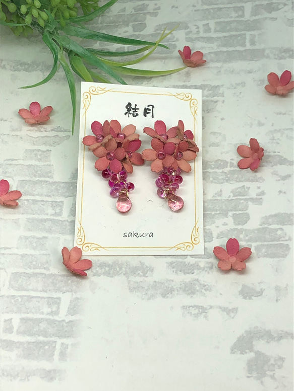桜ハンドメイド2024　サクラ　桜　ピンク　大人かわいい　革花　ピアス　ギフト　レザーピアス 3枚目の画像