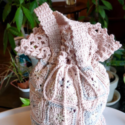 送料無料！新商品！1点もの！　『夏仕様！ややくすんだ淡いピンクカラーのお洒落な形の手編み巾着バッグ♪』 1枚目の画像
