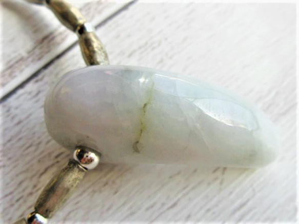 【C46】　ネックレス　翡翠　ひすい　勾玉　まが玉　古銀細工　天然石　天然石ビーズアクセサリー 6枚目の画像