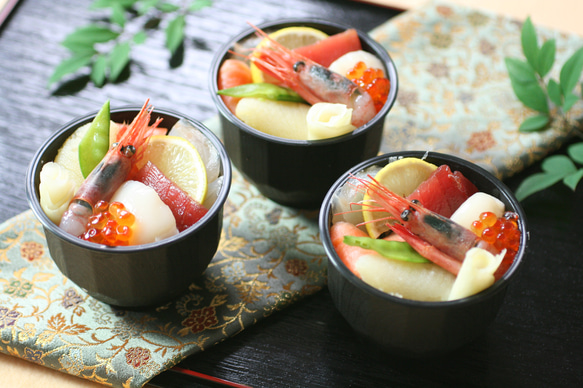 美食良菜　七色の海鮮ミニ丼　3客入り 1枚目の画像