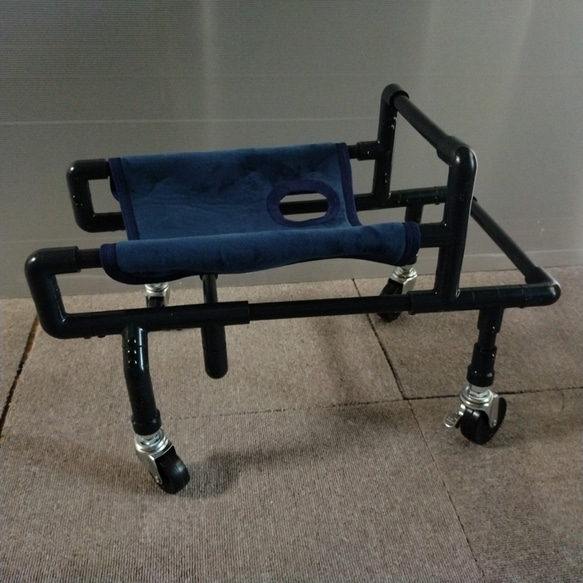 犬の４輪歩行器、中型犬歩行器（中型犬シートタイプ） 4枚目の画像
