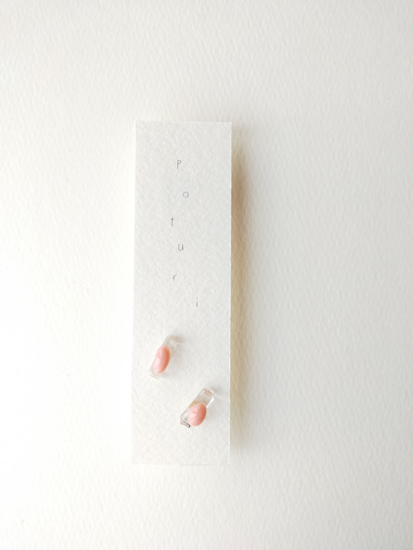 ガラスのひと粒ピアス　【lip gloss】　サージカルステンレス　小ぶり　個性的　涼しげ　ピンク 9枚目の画像