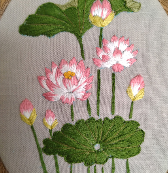 刺繡フレーム　夏を美しく彩る清らかな花　蓮の花 5枚目の画像