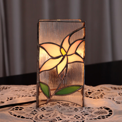 ステンドグラス　ゆりの花ランプ 1枚目の画像