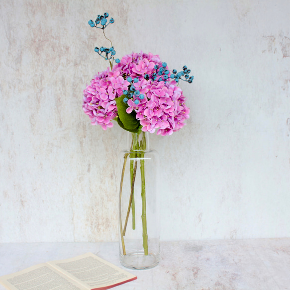 ピンク紫陽花3輪とブルーベリーの花束【花瓶別売り】 1枚目の画像
