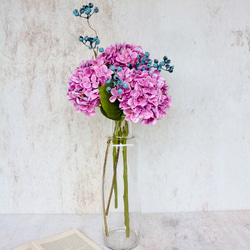 ピンク紫陽花3輪とブルーベリーの花束【花瓶別売り】 6枚目の画像