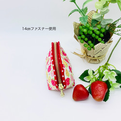 ミニポーチ☆ レトロないちごちゃん＆ドット柄（赤）小銭入れ　イヤフォンケース 3枚目の画像