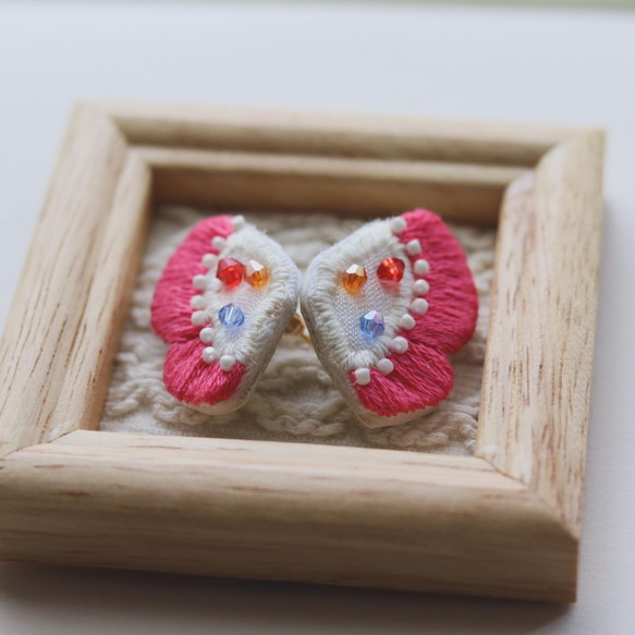 konpeito蝶々（アカ）耳飾り【イヤリング】オーガンジー刺繍アクセサリー 3枚目の画像