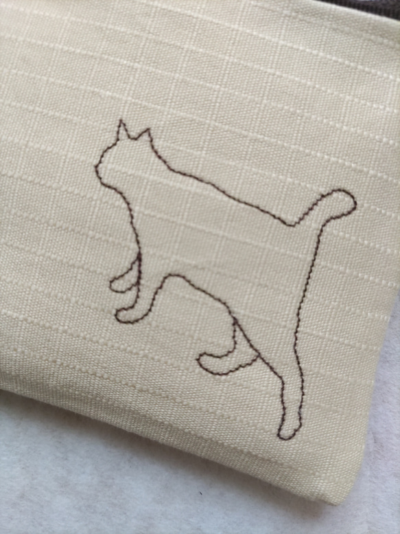 猫のティッシュケース付ミニポーチ (短しっぽ、ぴこん) 2枚目の画像