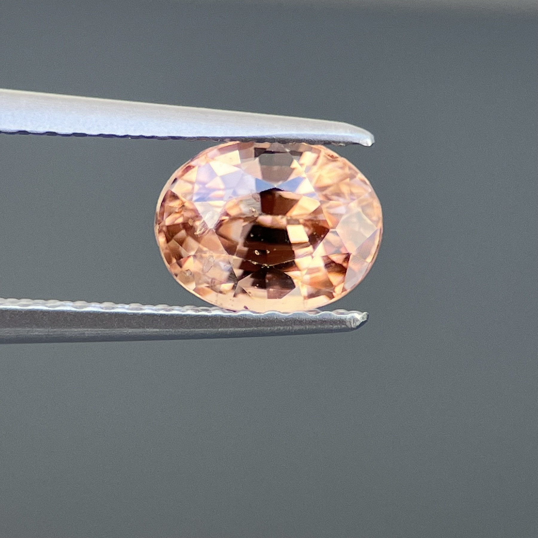 ジルコンルース　天然石　宝石　Natural Zircon  1.5 ct ジュエリー用