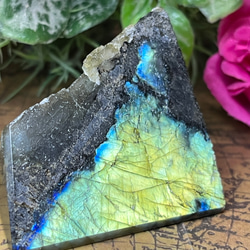 【宇宙エネルギー】虹　ラブラドライト　レインボー　磨き　原石　ラフストーン 1枚目の画像