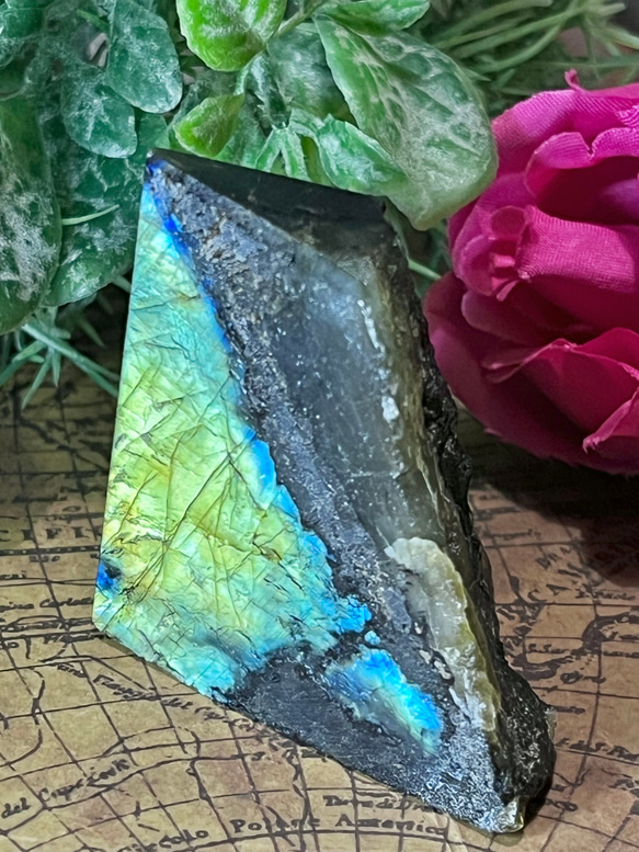 【宇宙エネルギー】虹　ラブラドライト　レインボー　磨き　原石　ラフストーン 2枚目の画像