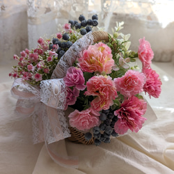 ずっときれい！母の日にも普段にも♪カーネーションとお花が大人可愛い！かごアレンジメント　母の日　インテリア 3枚目の画像