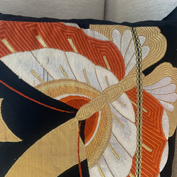 2598日本の御土産に！豪華刺繍の袋帯リメイク正絹クッションカバー40✖️40cm 2枚目の画像