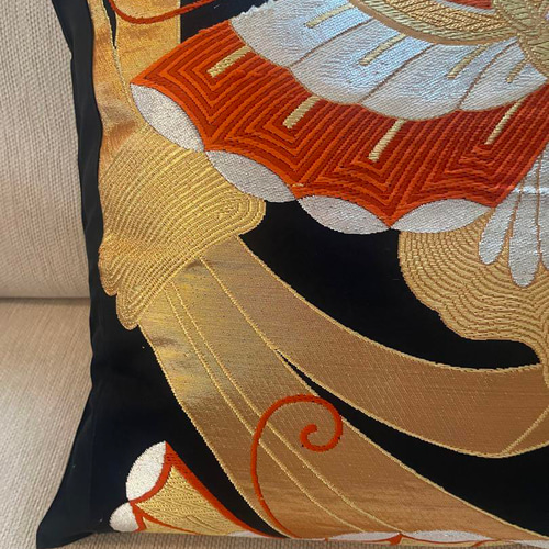 2599日本の御土産に！豪華刺繍の袋帯リメイク正絹クッション