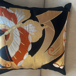 2599日本の御土産に！豪華刺繍の袋帯リメイク正絹クッションカバー40✖️40cm 4枚目の画像
