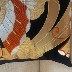 2599日本の御土産に！豪華刺繍の袋帯リメイク正絹クッションカバー40✖️40cm 3枚目の画像