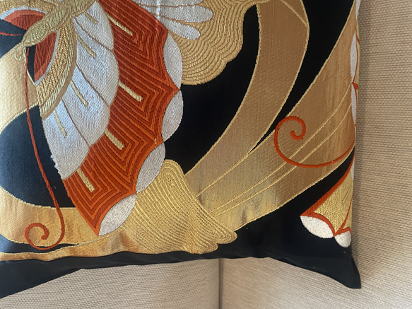 2599日本の御土産に！豪華刺繍の袋帯リメイク正絹クッションカバー40✖️40cm 3枚目の画像