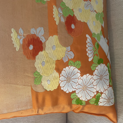 2600日本の御土産に！豪華刺繍の袋帯リメイク正絹クッションカバー40✖️40cm 2枚目の画像