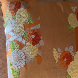 2600日本の御土産に！豪華刺繍の袋帯リメイク正絹クッションカバー40✖️40cm 3枚目の画像