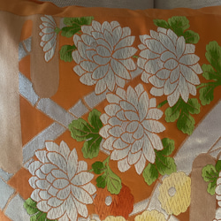2601日本の御土産に！豪華刺繍の袋帯リメイク正絹クッションカバー40✖️40cm 2枚目の画像