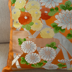 2601日本の御土産に！豪華刺繍の袋帯リメイク正絹クッションカバー40✖️40cm 3枚目の画像
