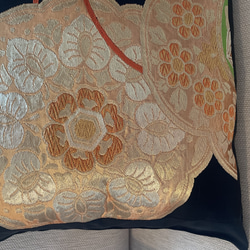 2605日本の御土産に！豪華刺繍の袋帯リメイク正絹クッションカバー40✖️40cm 2枚目の画像