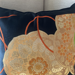 2605日本の御土産に！豪華刺繍の袋帯リメイク正絹クッションカバー40✖️40cm 3枚目の画像