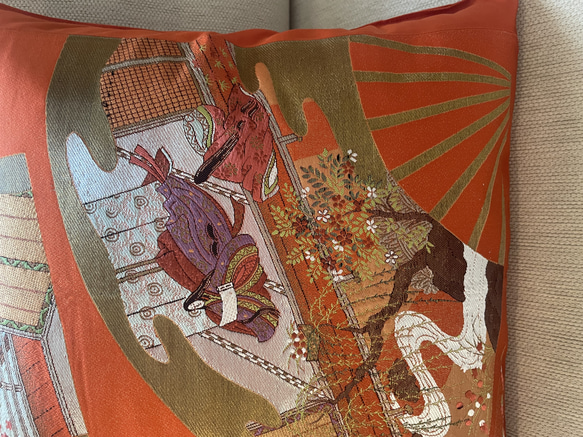 2607日本の御土産に！豪華刺繍の袋帯リメイク正絹クッションカバー40✖️40cm 2枚目の画像