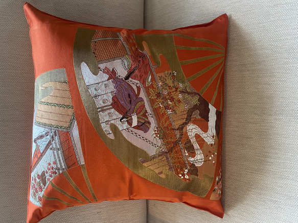 2607日本の御土産に！豪華刺繍の袋帯リメイク正絹クッションカバー40✖️40cm 1枚目の画像