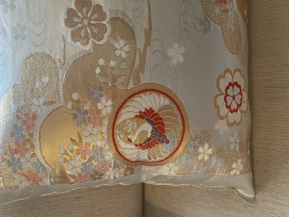 2608日本の御土産に！豪華刺繍の袋帯リメイク正絹クッションカバー40✖️40cm 2枚目の画像