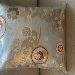 2608日本の御土産に！豪華刺繍の袋帯リメイク正絹クッションカバー40✖️40cm 1枚目の画像