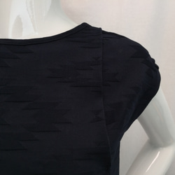 在庫処分セール！！￥12,500→￥1,100オルテガ柄ショルダータックNVRフレンチ袖 Ｕネック 2枚目の画像