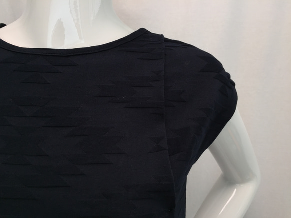 在庫処分セール！！￥12,500→￥1,100オルテガ柄ショルダータックNVRフレンチ袖 Ｕネック 2枚目の画像