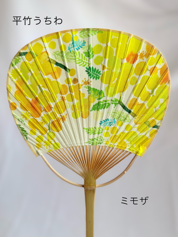 兩面都包有布料的扁平竹扇 第4張的照片