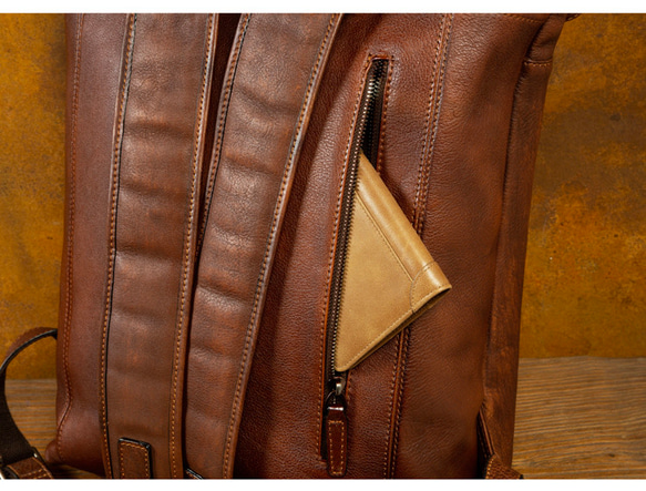 頑丈で厚い植物タンニン鞣し牛革リュック 大容量本革バックパッ 