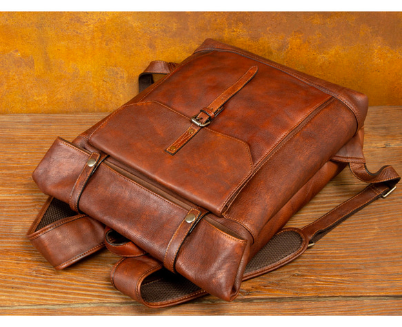 頑丈で厚い植物タンニン鞣し牛革リュック 大容量本革バックパッ 