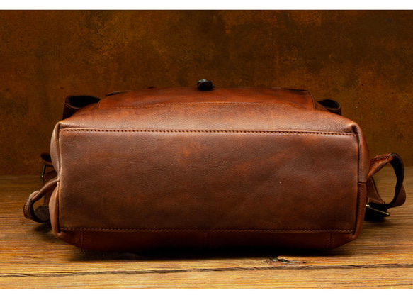 頑丈で厚い植物タンニン鞣し牛革リュック 大容量本革バックパッ 