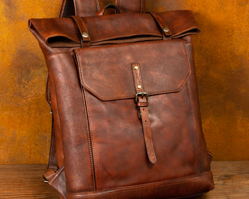 頑丈で厚い植物タンニン鞣し牛革リュック 大容量本革バックパッ