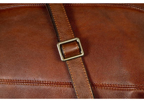 頑丈で厚い植物タンニン鞣し牛革リュック 大容量本革バックパッ 