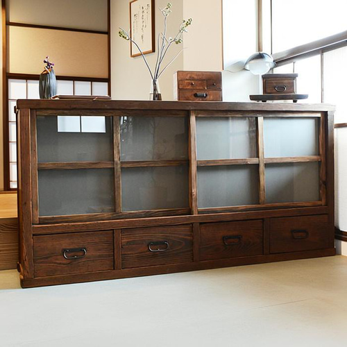 古民家の趣を残すリメイク家具 杉材の水屋箪笥ローボード 食器棚 収納