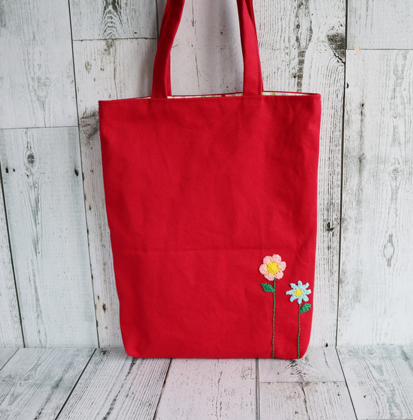 お花モチーフ編みのぺったんこバッグ（赤） 4枚目の画像