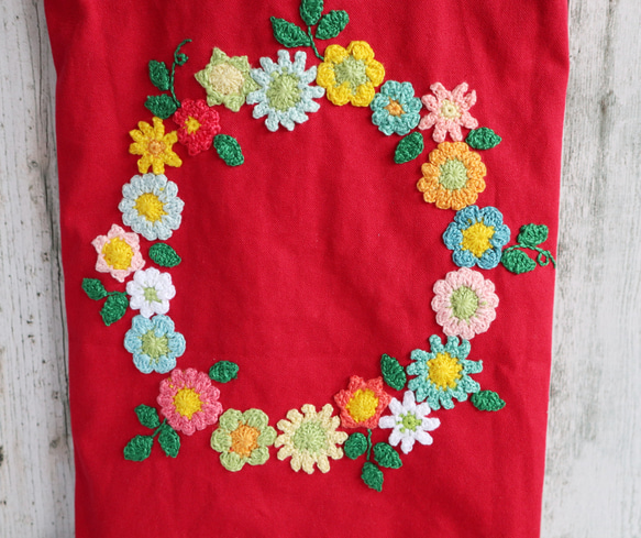 お花モチーフ編みのぺったんこバッグ（赤） 3枚目の画像
