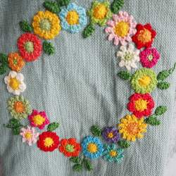 お花モチーフ編みのぺったんこバッグ（ブルー） 2枚目の画像