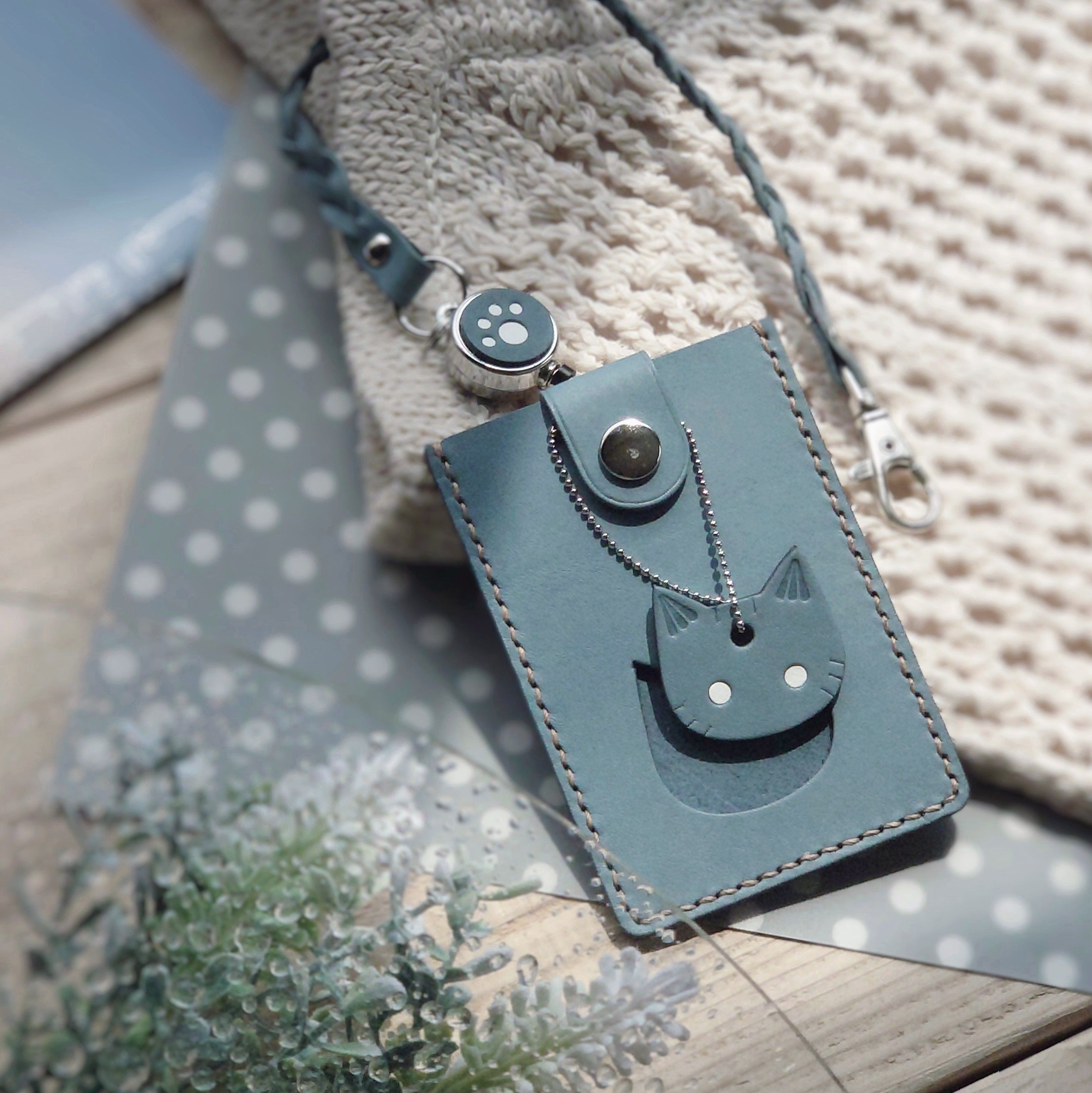 【名入れ】猫パスケース＆チャーム＆リールキーホルダー付き【くすみブルー】※袋ラッピング無料