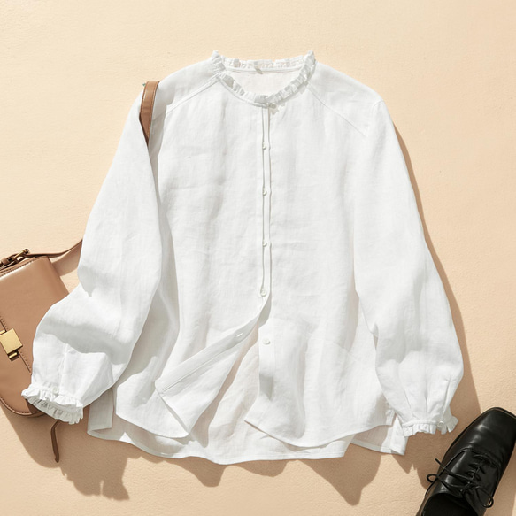 前立てのディテールが目を惹くリネンフリルブラウス リネン100