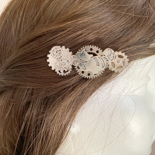 チェシャ猫と歯車のヘアクリップ ヘアクリップ・バナナクリップ 