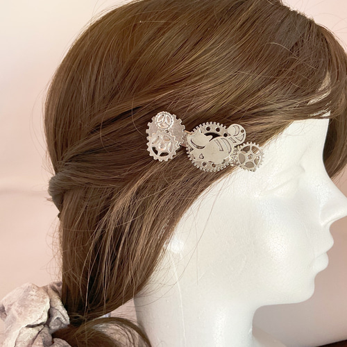 チェシャ猫と歯車のヘアクリップ ヘアクリップ・バナナクリップ 
